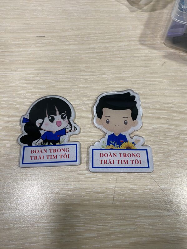 khắc lazer mica tròn gắn yoyo co rút